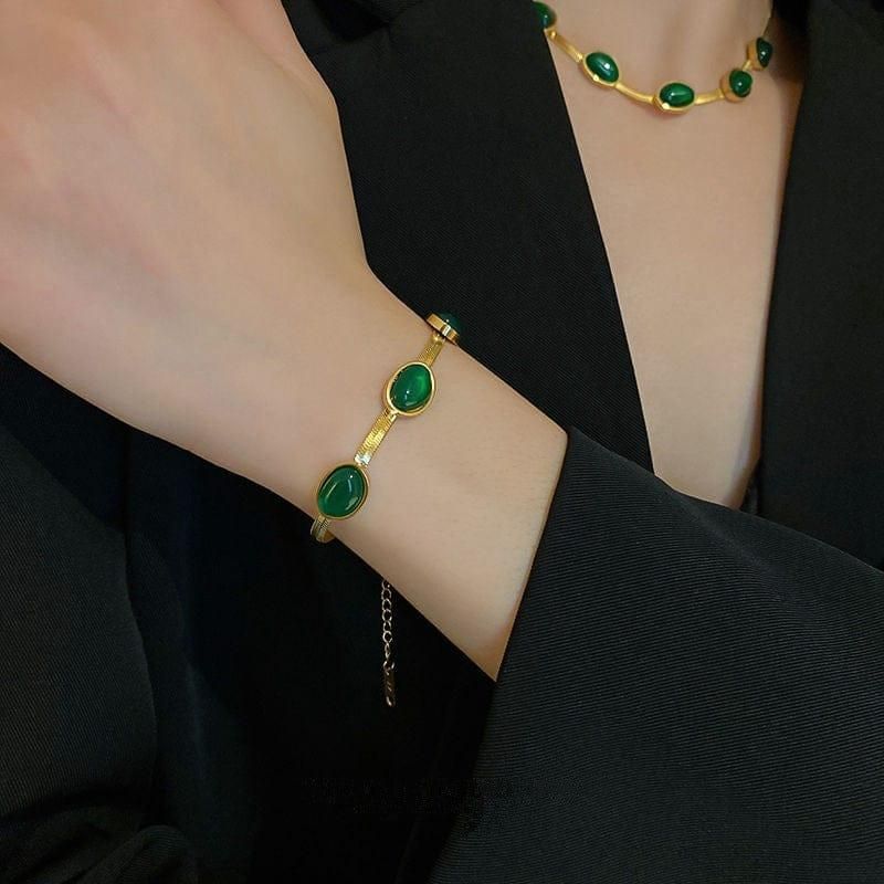 Zen Oval Green Crystal Pendant Necklace Set With Bracelet